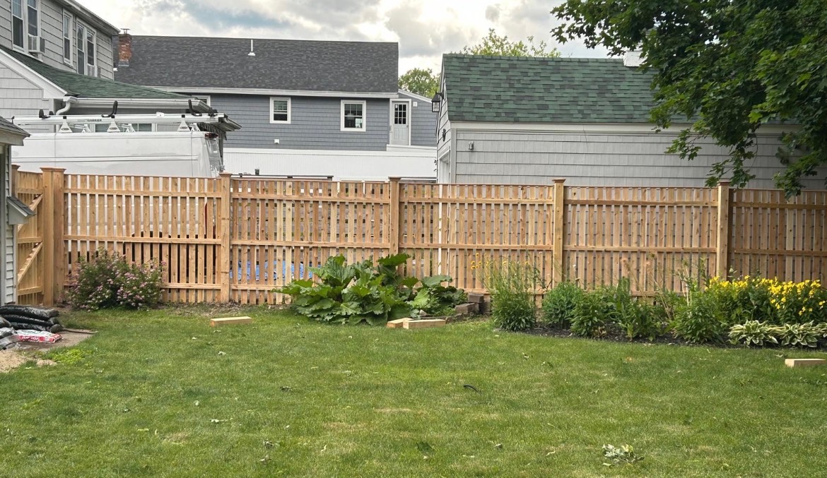 <Southern Maine Fence